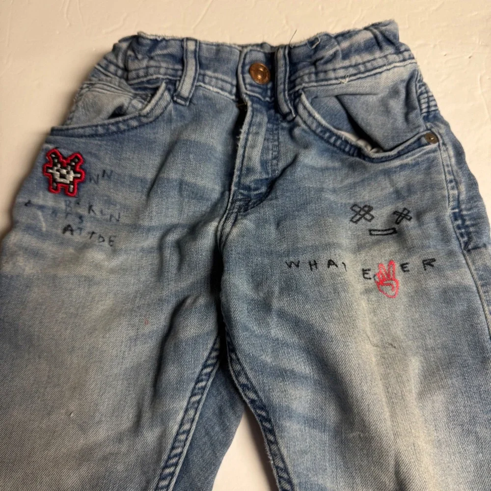 H&M Relaxed Tapered Leg Denim Jeans Distressed‎ Graphics Kids Size 3-4Y